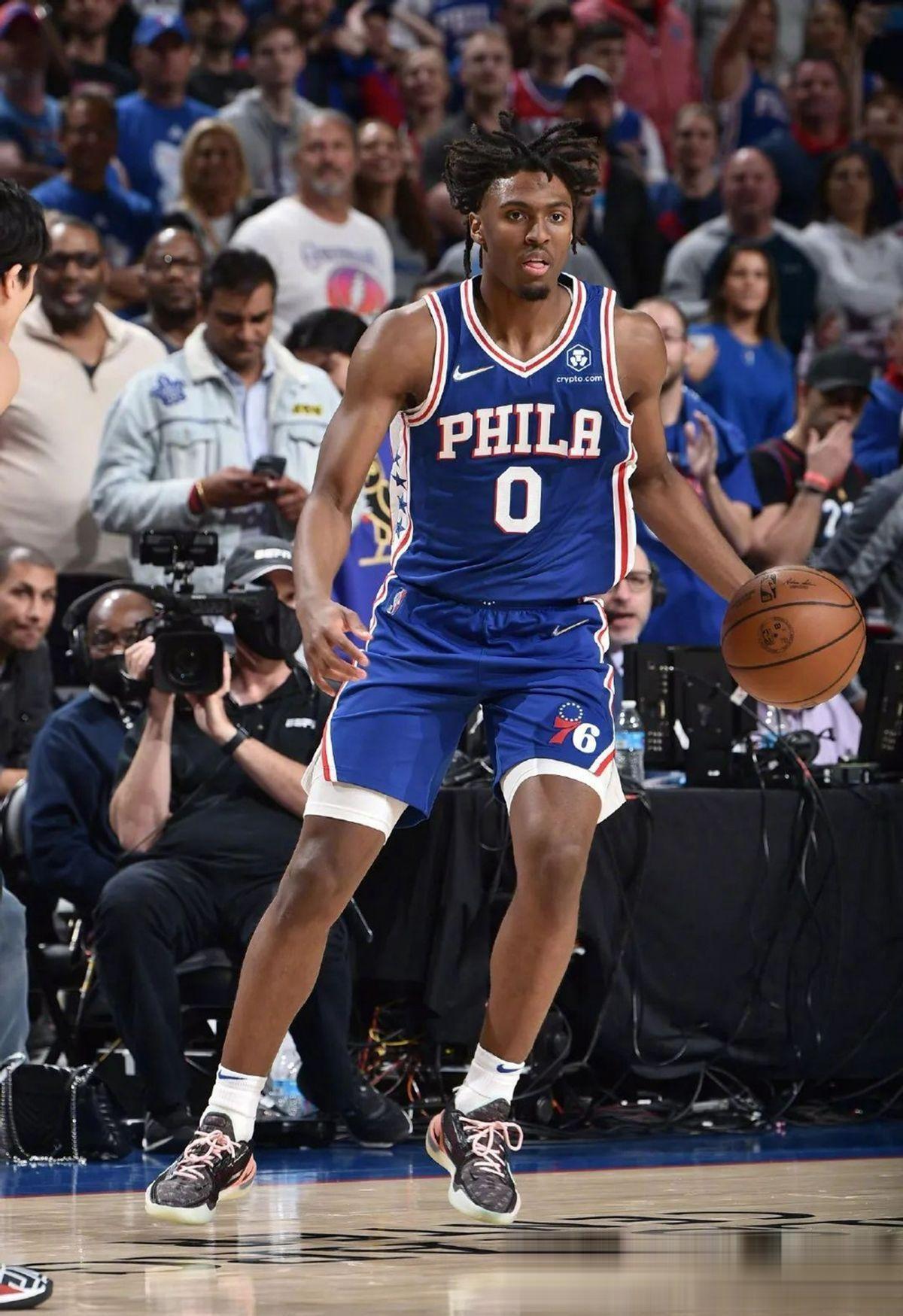 爱游戏在线-快船队惨败后更衣室爆发冲突，主帅回应，项目得到深圳继续.-爱游戏在线